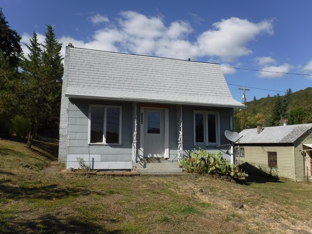 2056 NE Oswego AvenueRoseburg, OR, 97470Douglas County