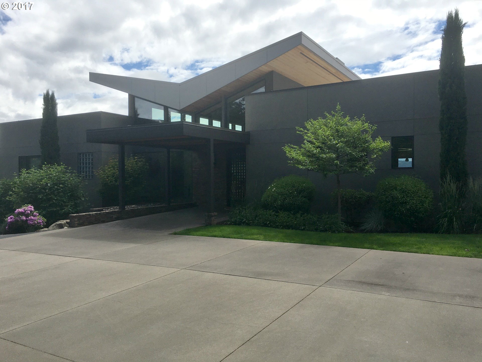 130 CROSS CREEK DR, Roseburg, OR 97471