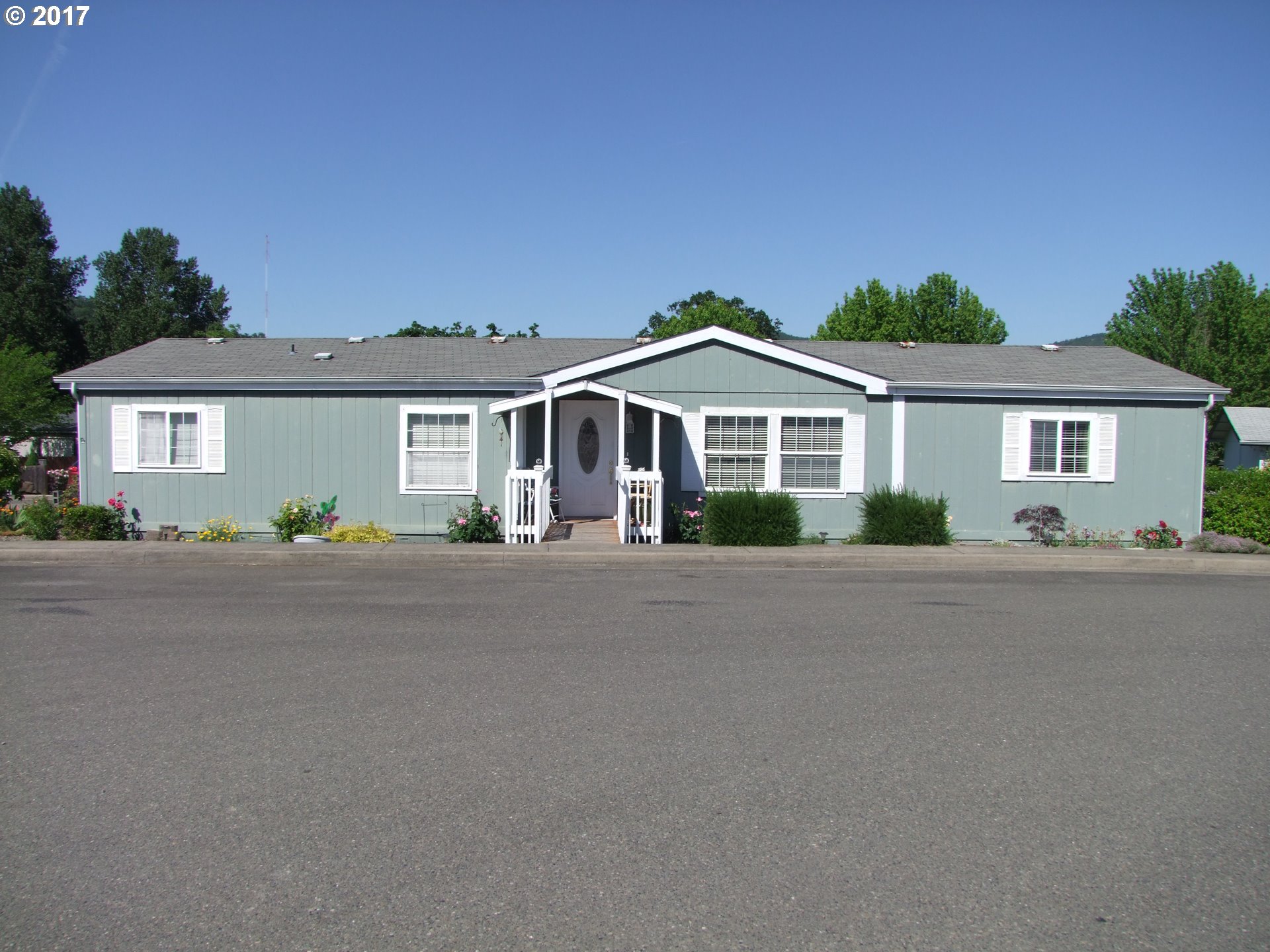 384 TROUT LOOP21, Roseburg, OR 97471