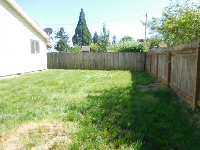 418 36th StSpringfield, OR, 97478Lane County