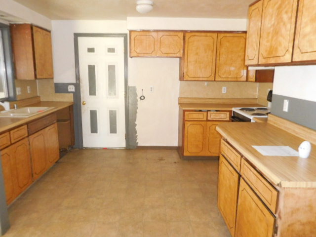 418 36th StSpringfield, OR, 97478Lane County