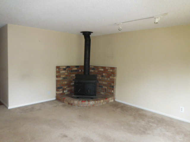 24989 Woodland AvenueVeneta, OR, 97487Lane County