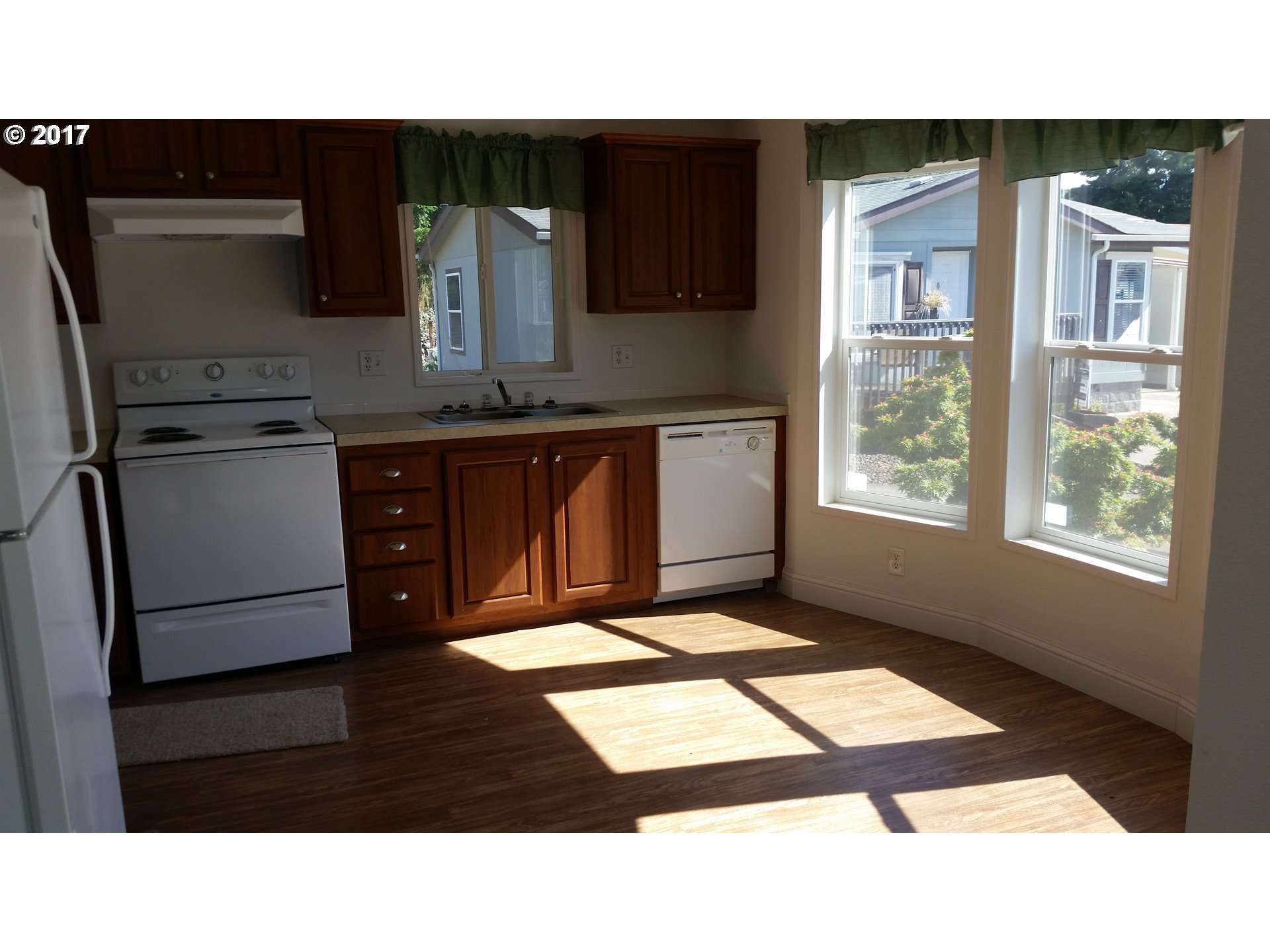 144 SE COUNTRY SIDE LN, Winston, OR 97496