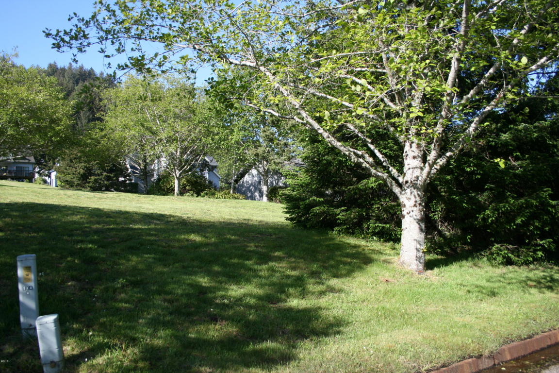 271 Combs Circle, Yachats, OR 97498