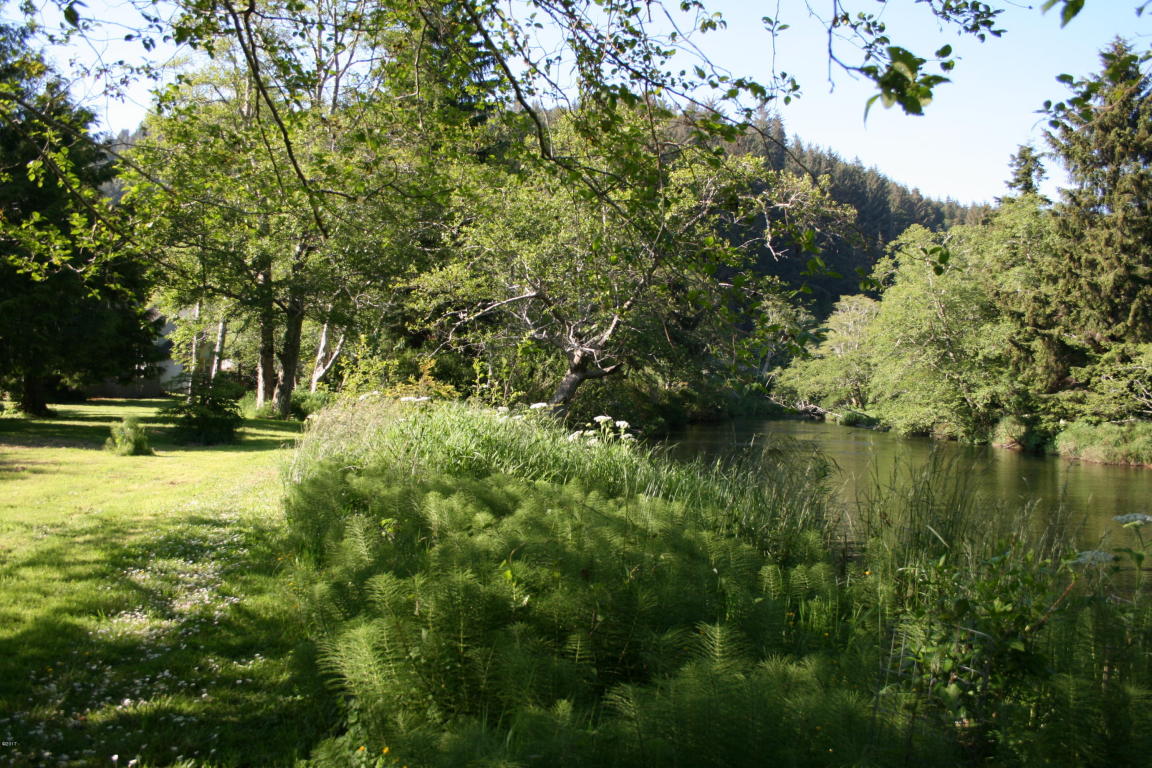 271 Combs Circle, Yachats, OR 97498
