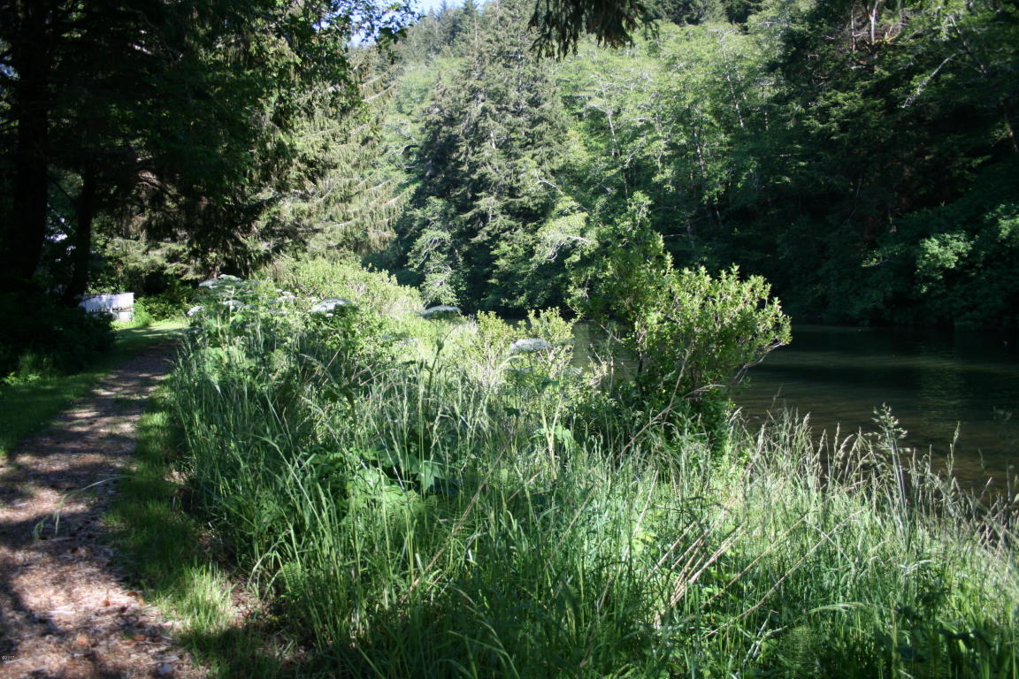 271 Combs Circle, Yachats, OR 97498