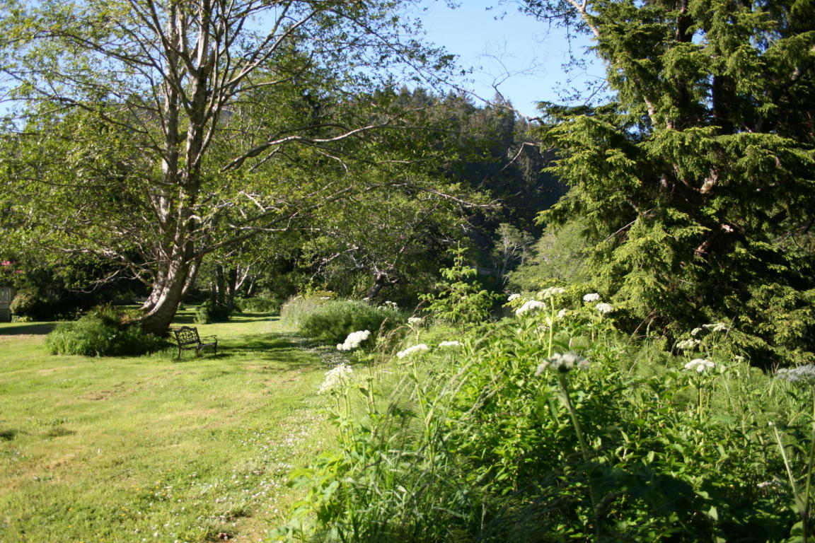 271 Combs Circle, Yachats, OR 97498
