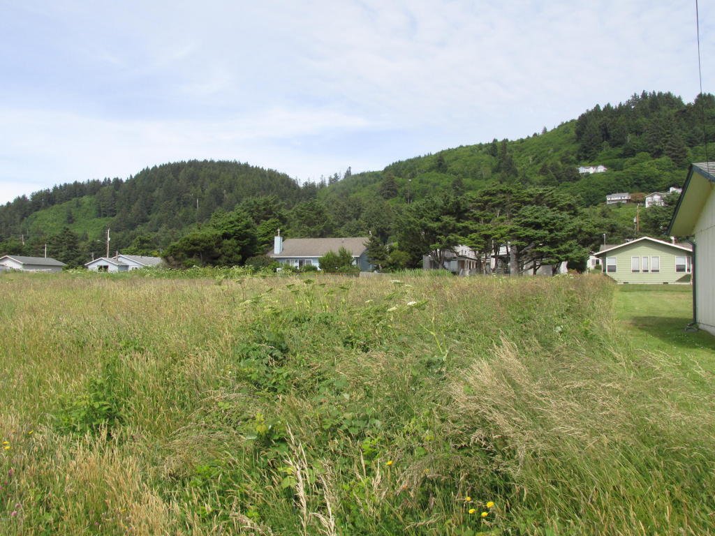 830 Ocean View, Yachats, OR 97498