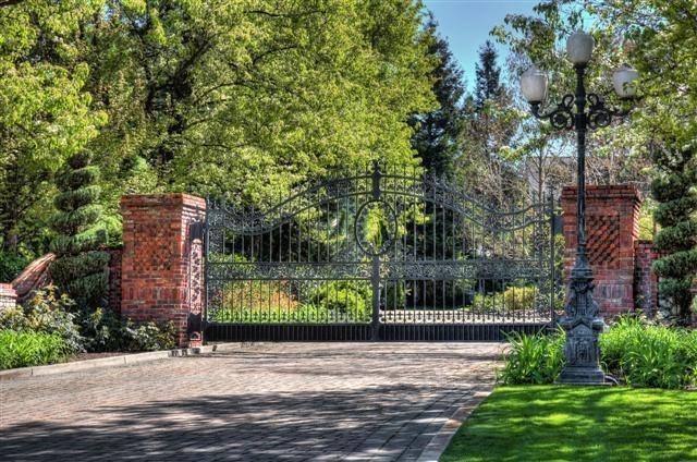 4902 McLoughlin Drive, Central Point, OR 97502