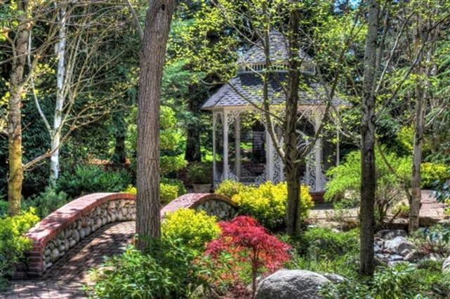 4902 McLoughlin Drive, Central Point, OR 97502