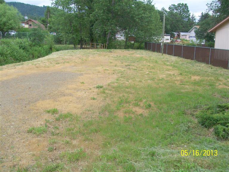 127 S Kerby Avenue, Cave Junction, OR 97523