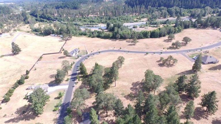 597 E Forks Circle, Cave Junction, OR 97523