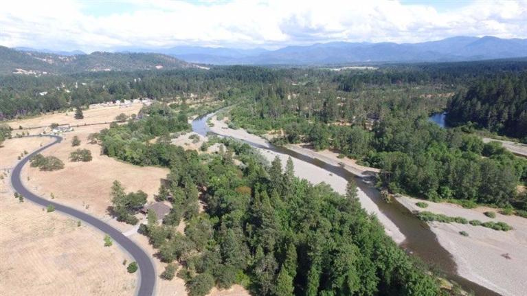 595 E Forks Circle, Cave Junction, OR 97523