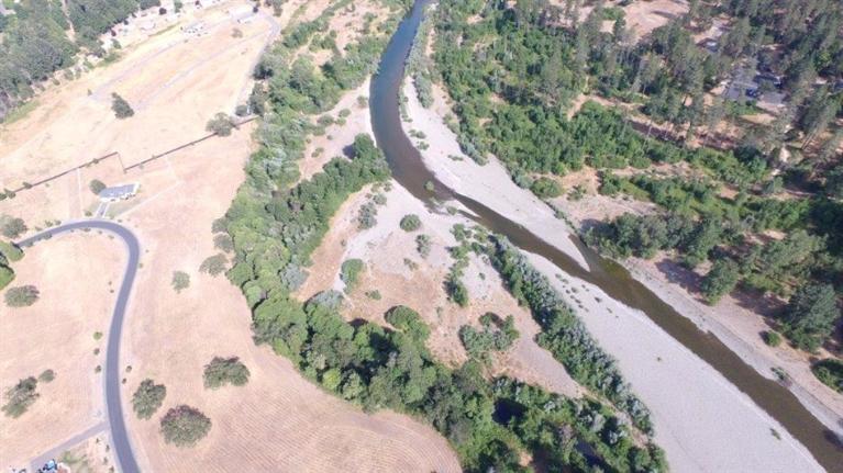 601 E Forks Circle, Cave Junction, OR 97523