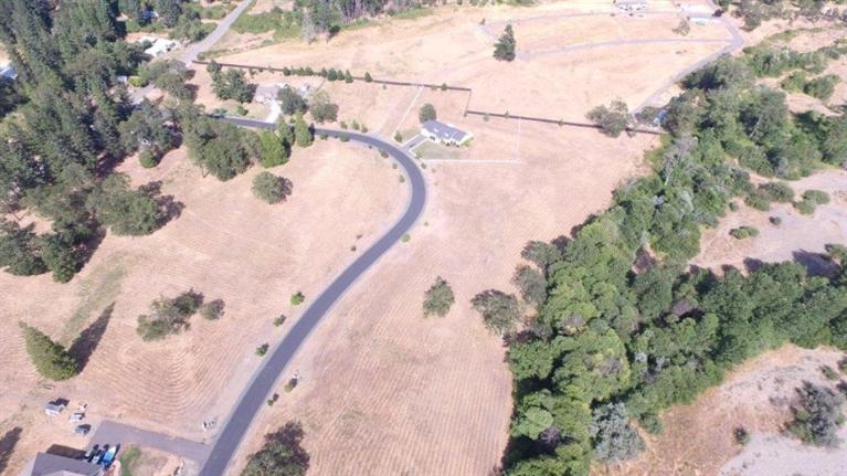 601 E Forks Circle, Cave Junction, OR 97523
