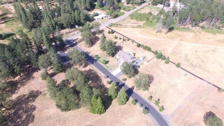 601 E Forks Circle, Cave Junction, OR 97523