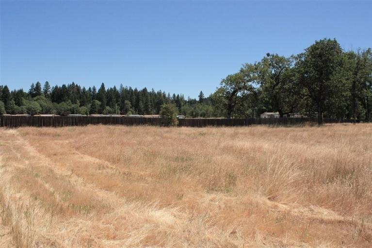 537 E Forks Circle, Cave Junction, OR 97523