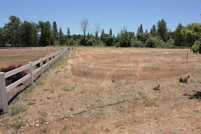 537 E Forks Circle, Cave Junction, OR 97523
