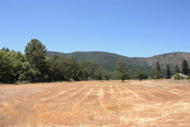 537 E Forks Circle, Cave Junction, OR 97523