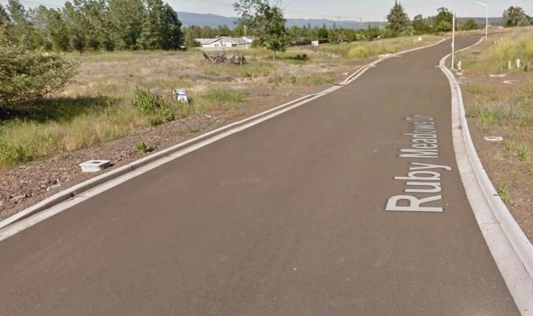 1043 Ruby Meadows Drive, Eagle Point, OR 97524