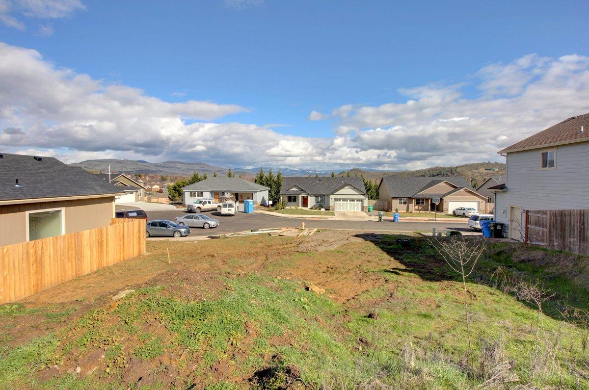 550 N Heights Drive, Eagle Point, OR 97524