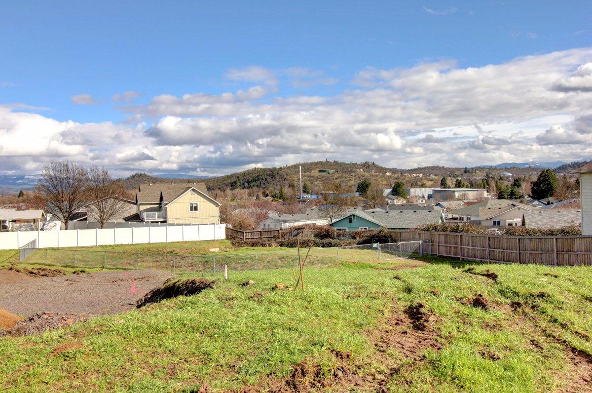 575 N Heights Drive, Eagle Point, OR 97524