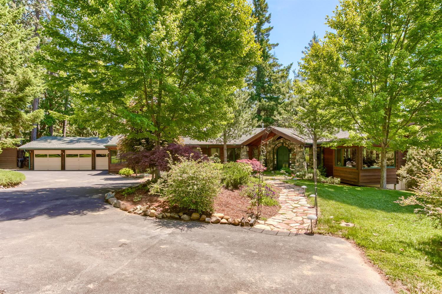 355 Gunnell Road, Grants Pass, OR 97526