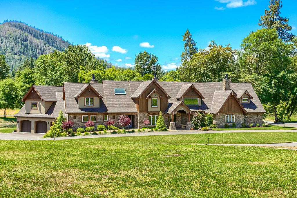 15985 North Applegate Road Road, Grants Pass, OR 97527