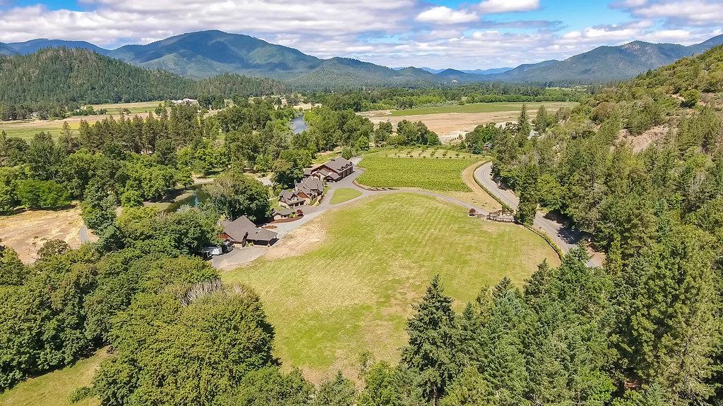 15985 North Applegate Road Road, Grants Pass, OR 97527