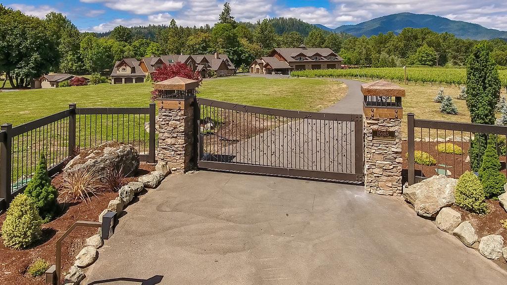 15985 North Applegate Road Road, Grants Pass, OR 97527