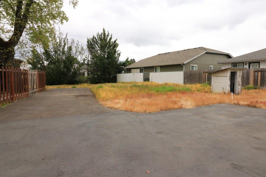 2649 Redwood Avenue, Grants Pass, OR 97527