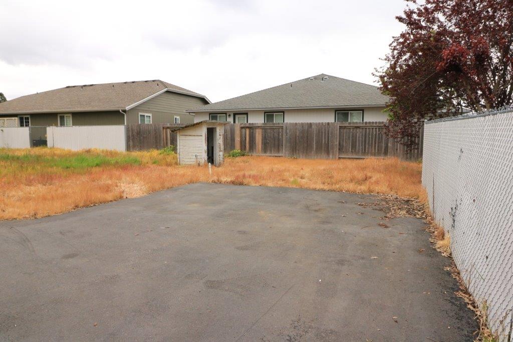 2649 Redwood Avenue, Grants Pass, OR 97527
