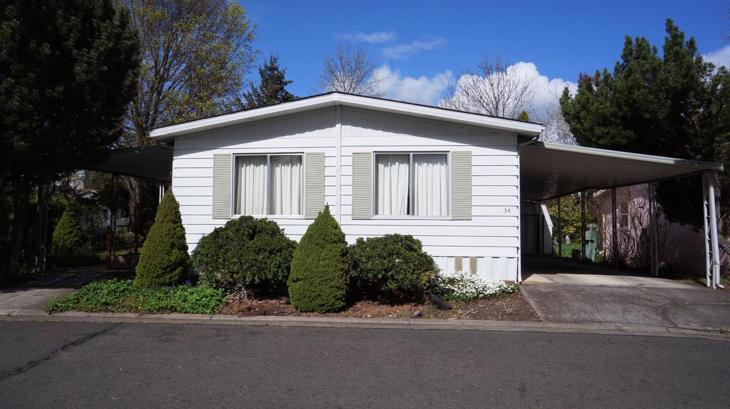 4624 S Pacific Highway, Phoenix, OR 97535