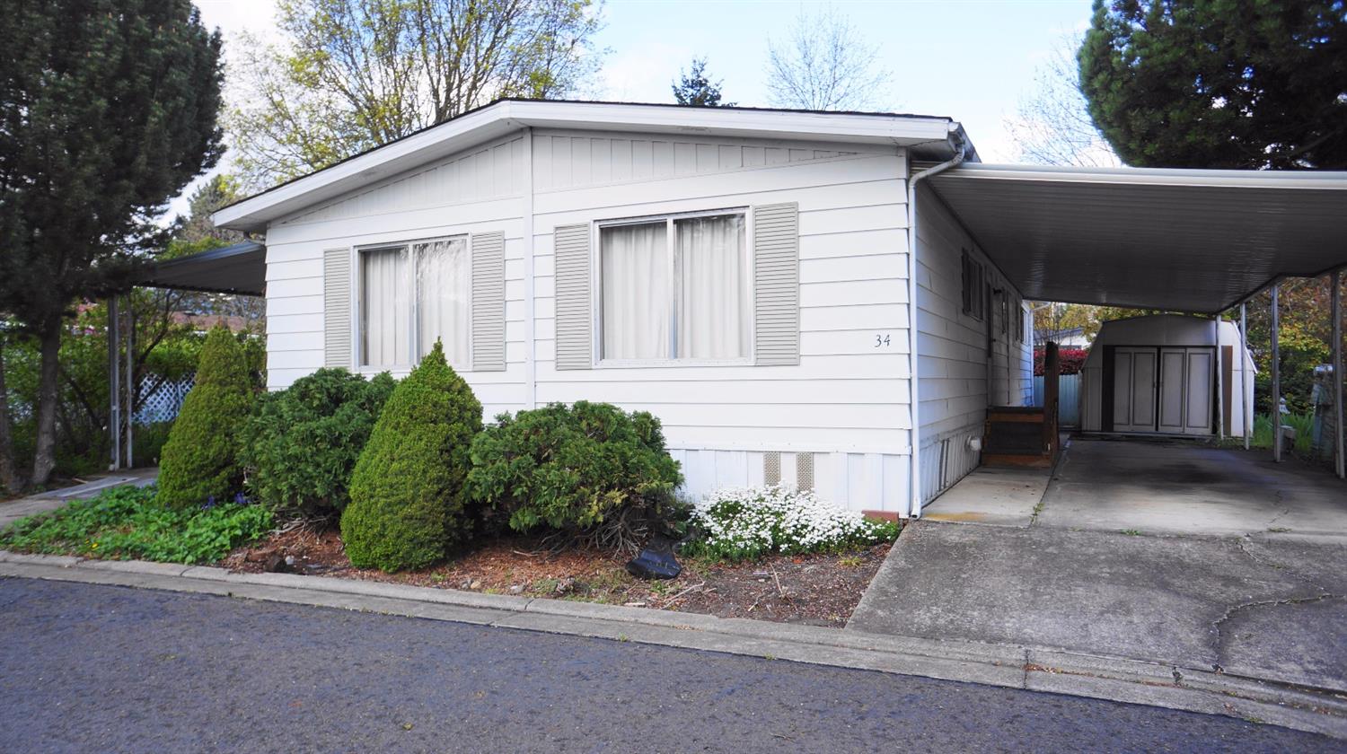 4624 S Pacific Highway, Phoenix, OR 97535
