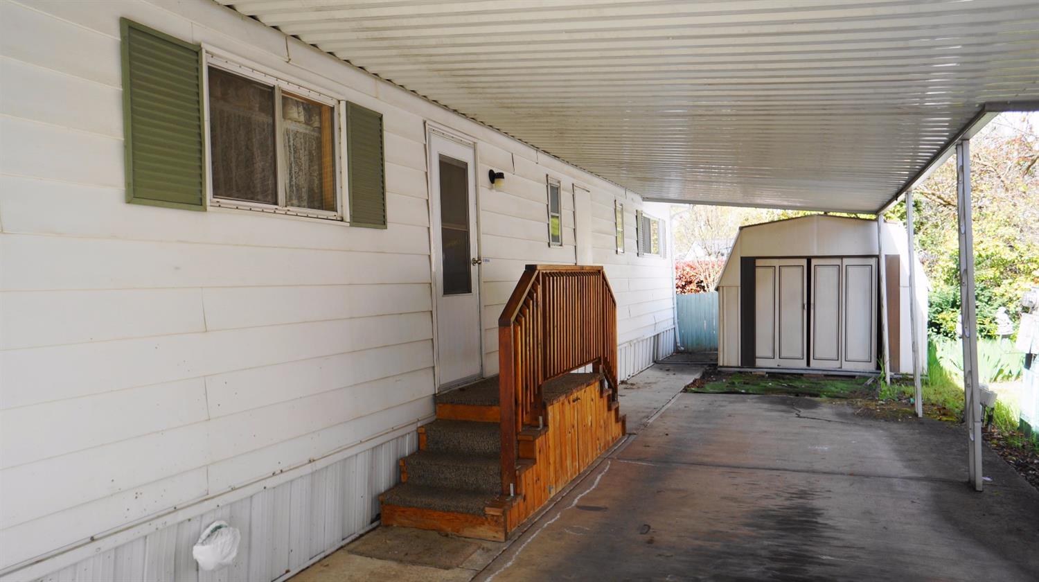 4624 S Pacific Highway, Phoenix, OR 97535
