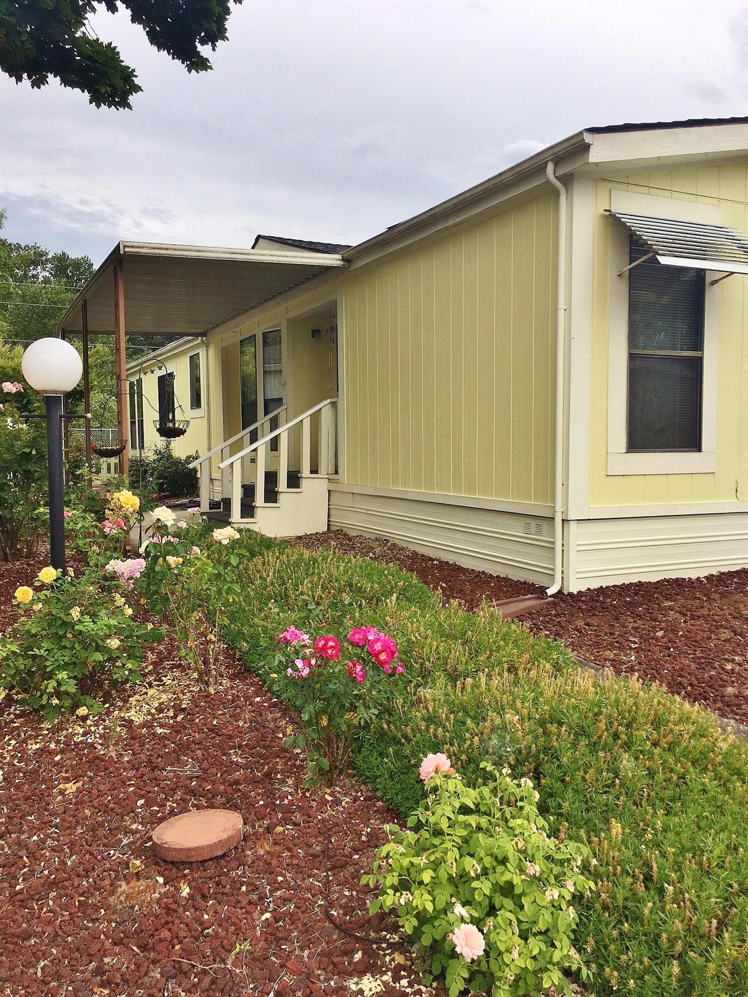 4729 S Pacific Highway, Phoenix, OR 97535
