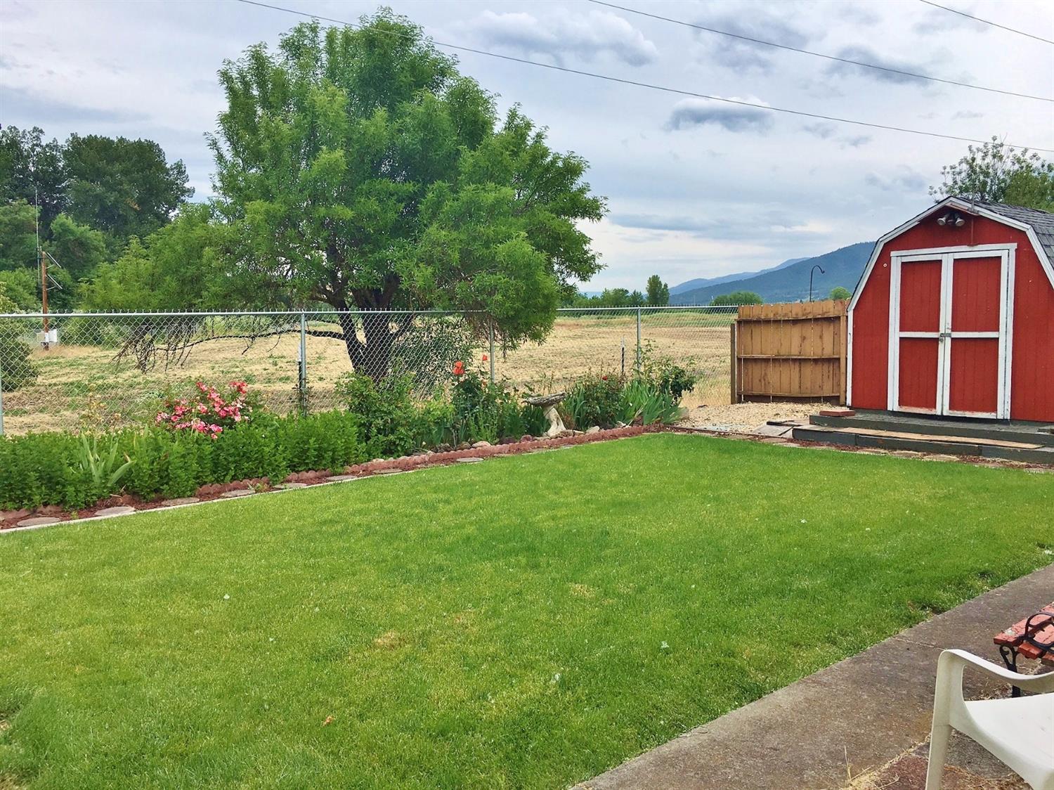 4729 S Pacific Highway, Phoenix, OR 97535