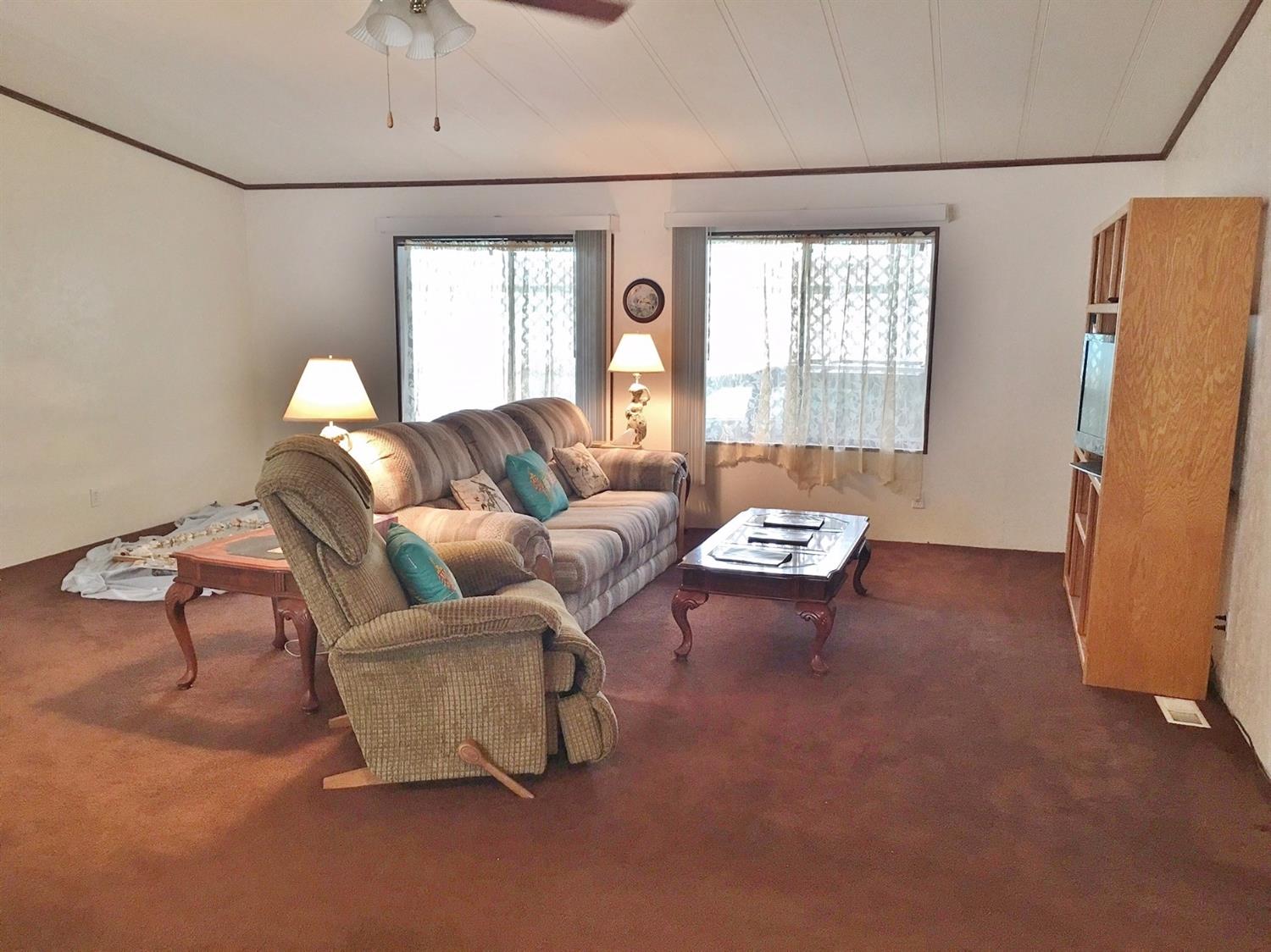 4729 S Pacific Highway, Phoenix, OR 97535