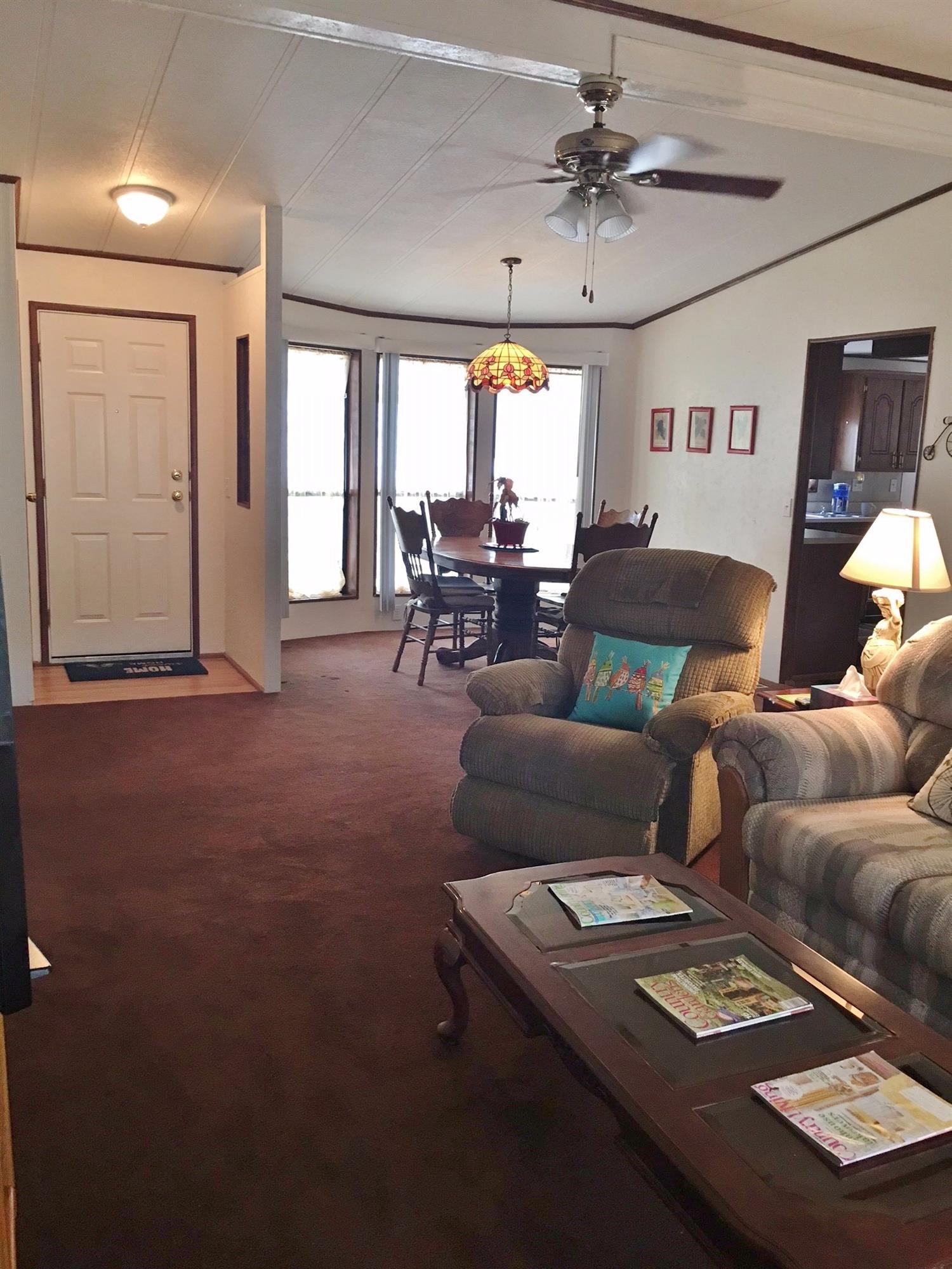 4729 S Pacific Highway, Phoenix, OR 97535
