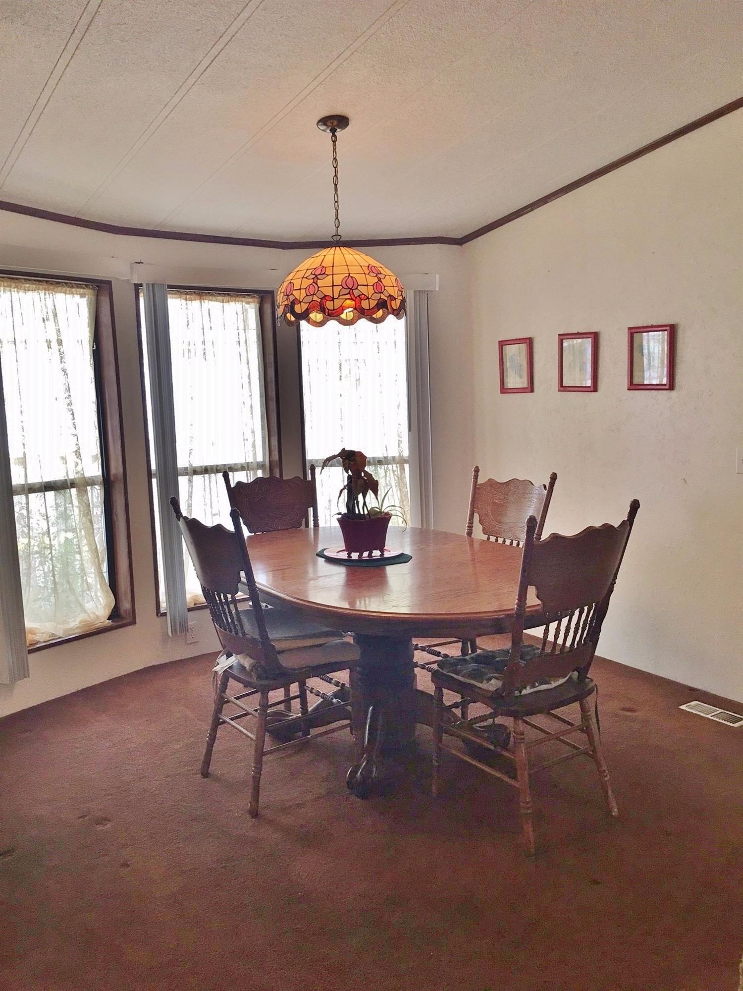 4729 S Pacific Highway, Phoenix, OR 97535