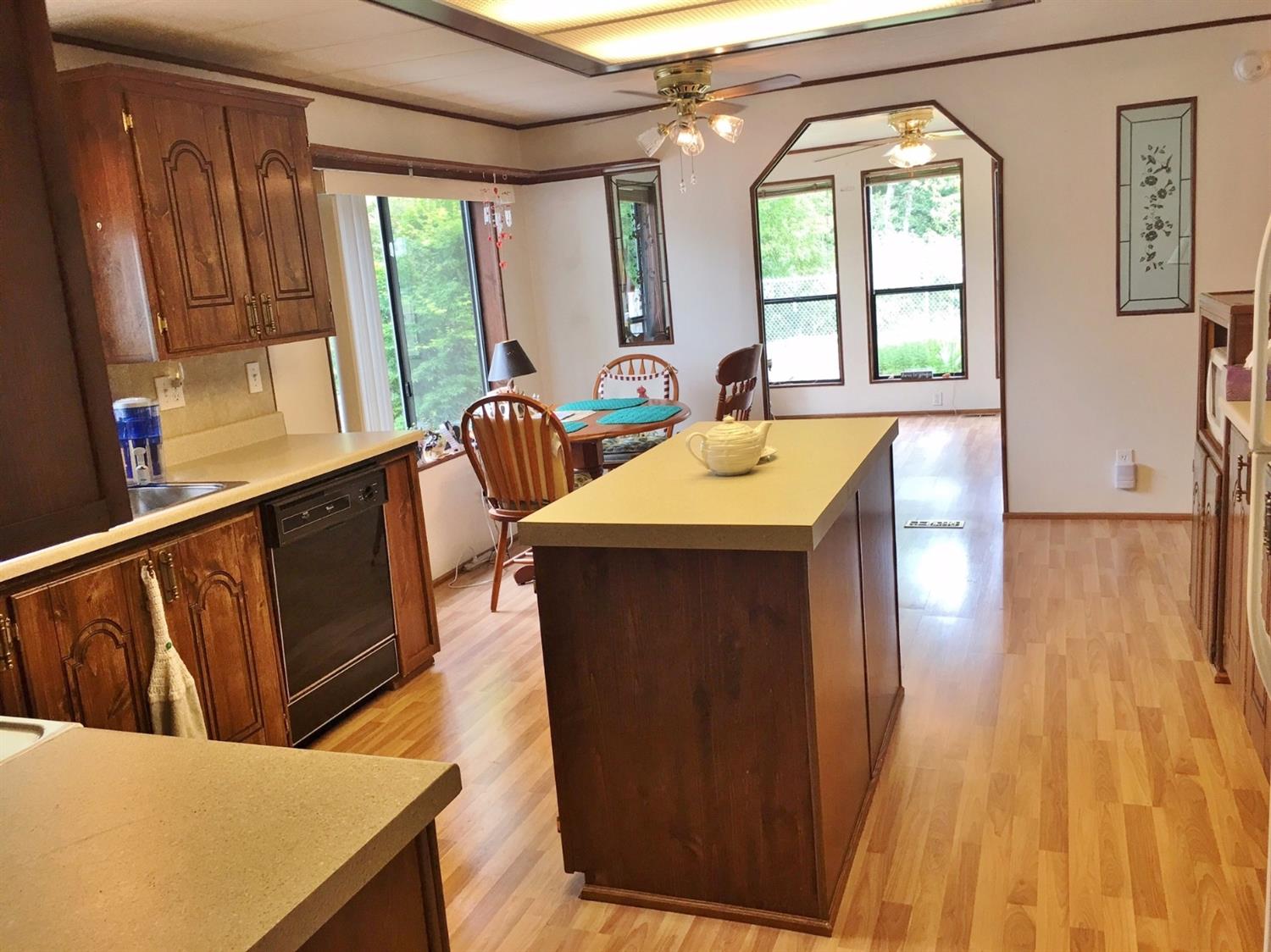 4729 S Pacific Highway, Phoenix, OR 97535