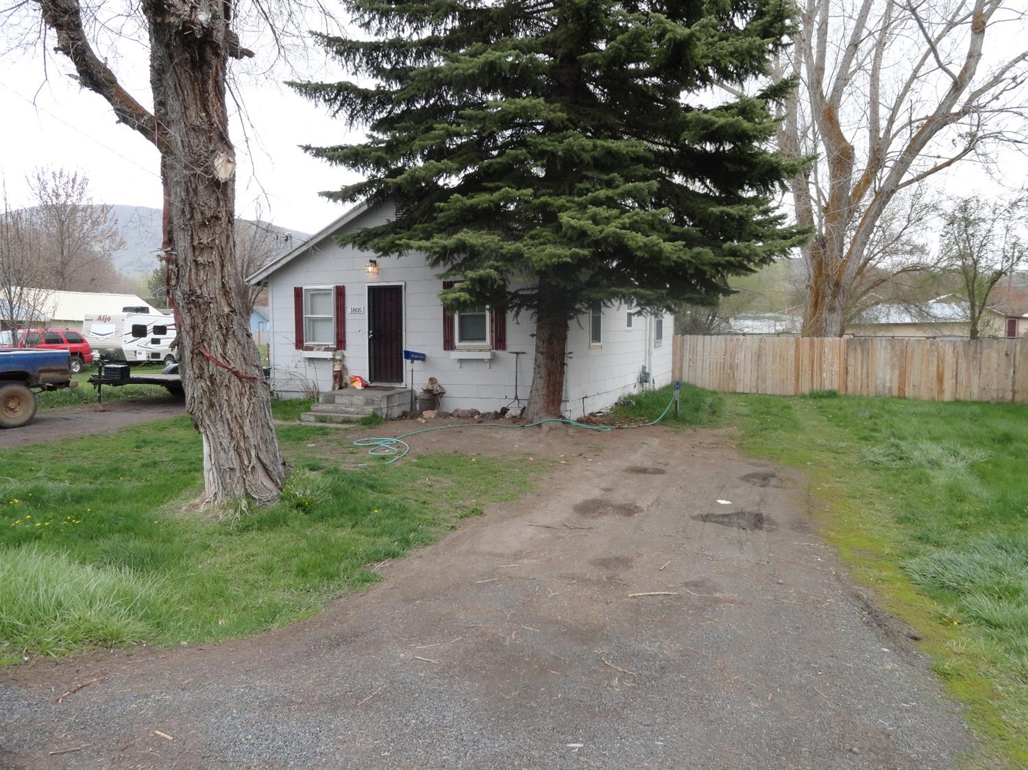 1805 Summers ln, Klamath Falls, OR 97603