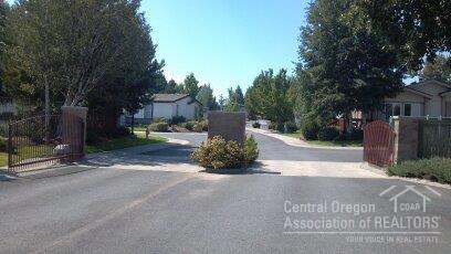 2420 Southwest Phlox Pond Drive, Redmond, OR 97756