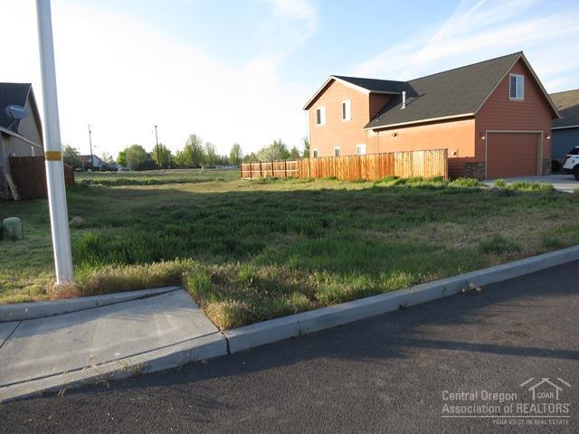 1511 Northwest 18th Street, Redmond, OR 97756