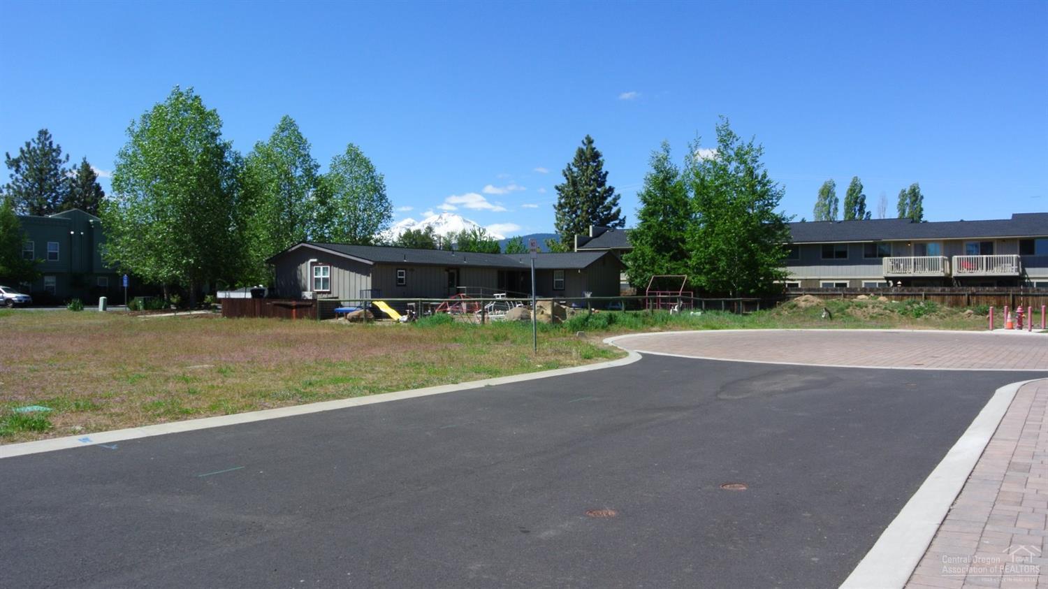 325 North Fir Street, Sisters, OR 97759