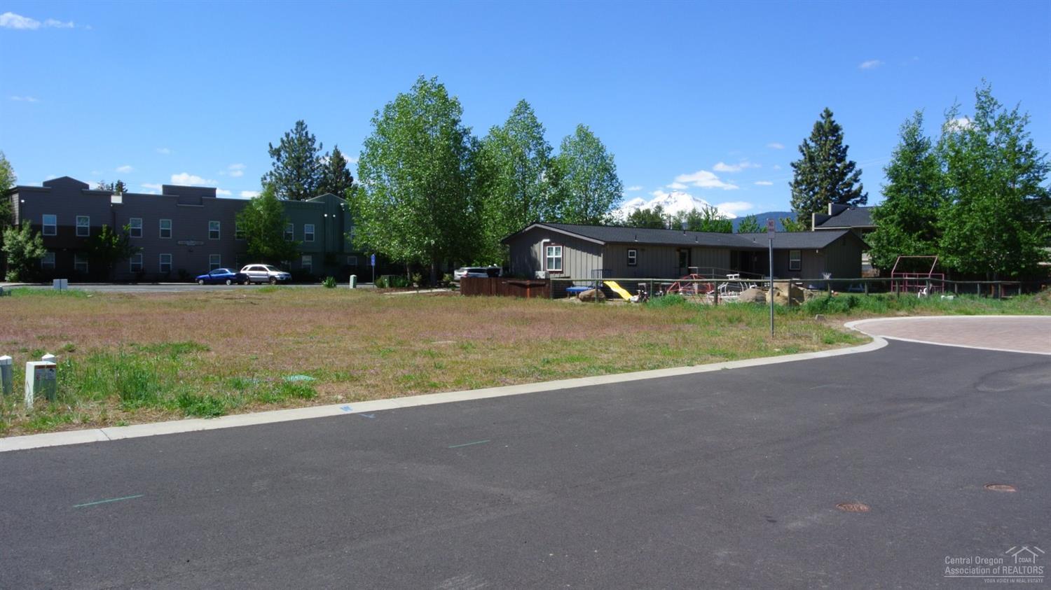 325 North Fir Street, Sisters, OR 97759