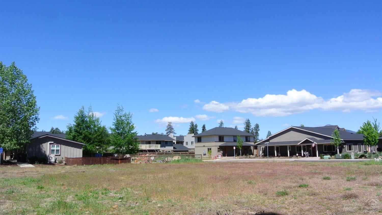 154 East Adams Avenue, Sisters, OR 97759