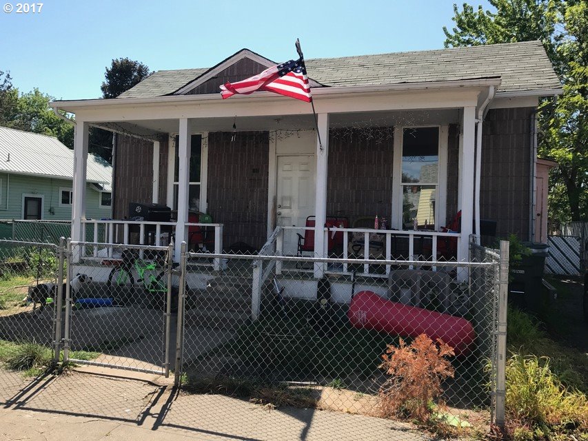611 SW 2ND ST, Pendleton, OR 97801