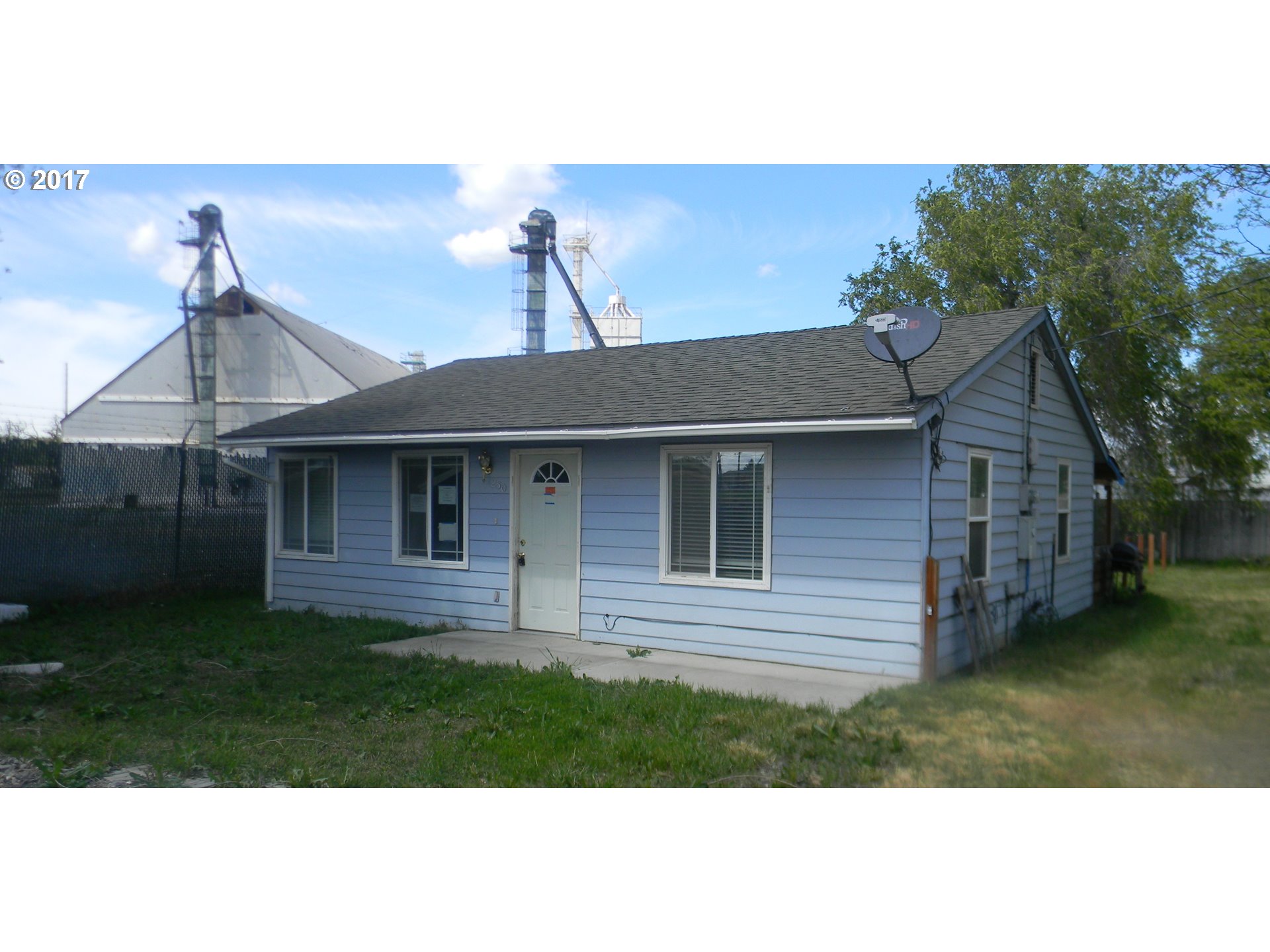 250 W BEEBE AVE, Hermiston, OR 97838