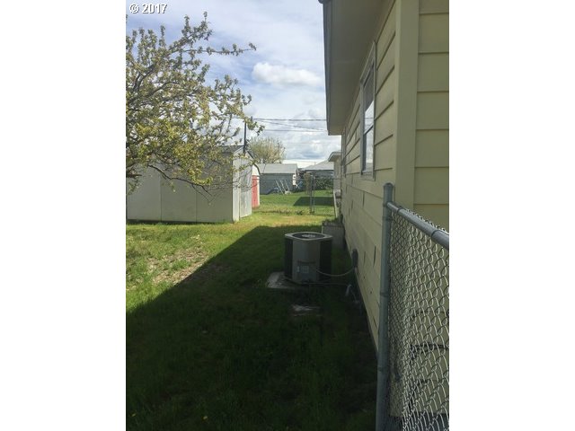 236 W RIDGEWAY AVE, Hermiston, OR 97838